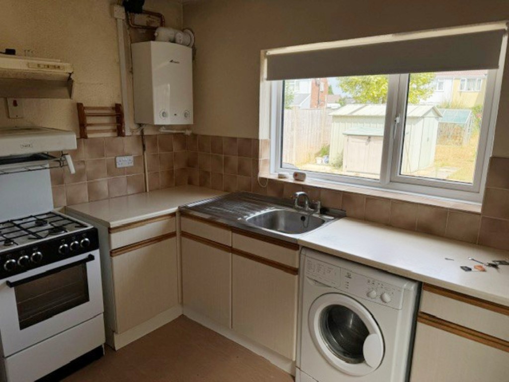 Lot: 228 - HOUSE WITH STRUCTURAL ISSUES FOR IMPROVEMENT - Kitchen